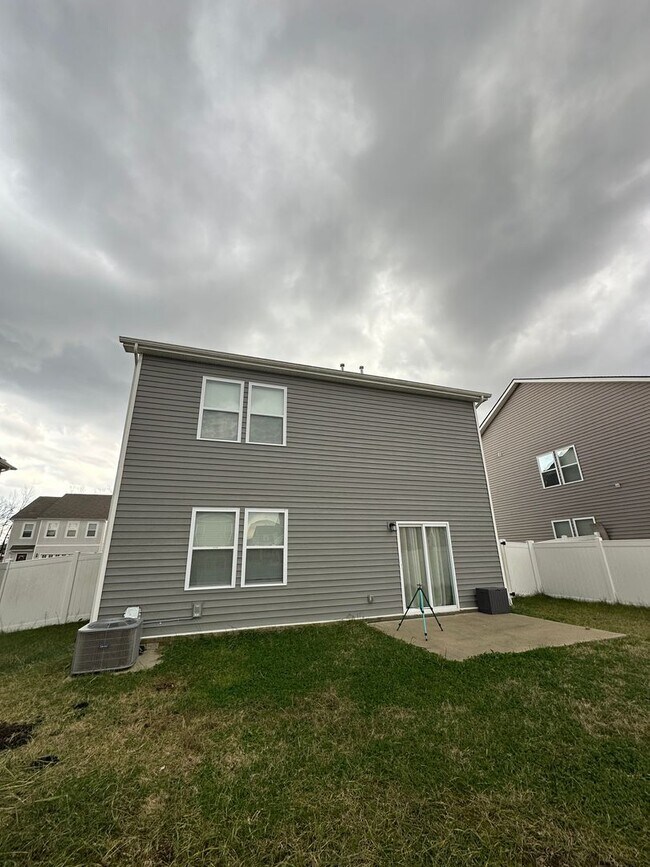 Building Photo - FOR LEASE- 4 BEDROOM HOME IN LEBANON!