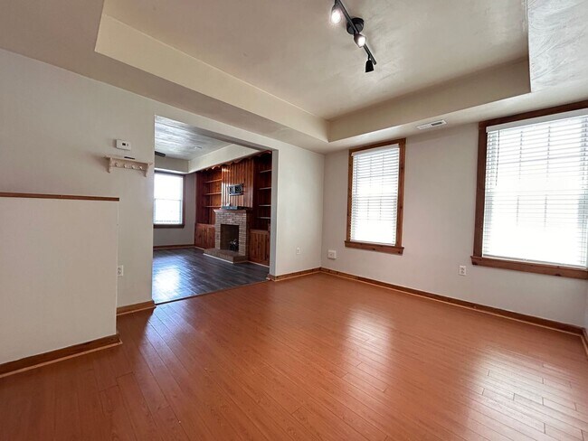 Building Photo - 400 Jamestown Ave