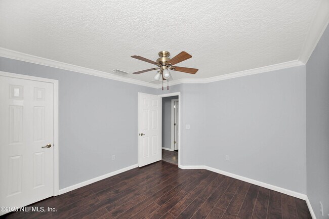 Building Photo - 757 MacKenzie Cir