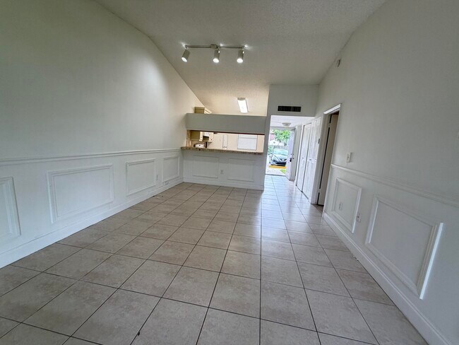 Building Photo - 9919 Nob Hill Ct