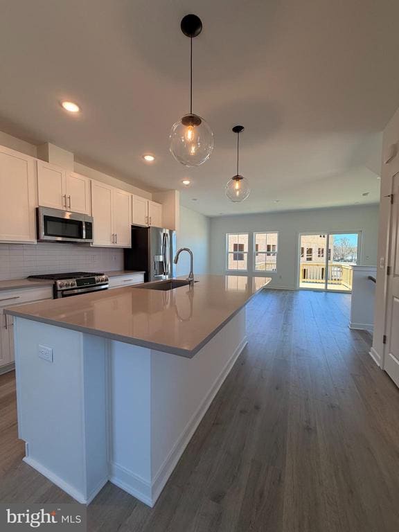 Building Photo - 49 Basswood St