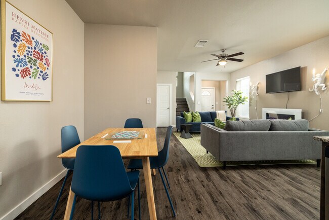 Building Photo - 2307 N Elm St