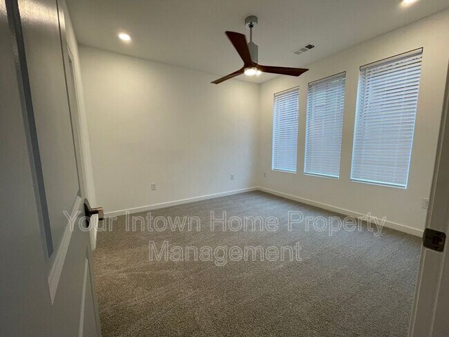 Building Photo - 407 Pratt Dr SE