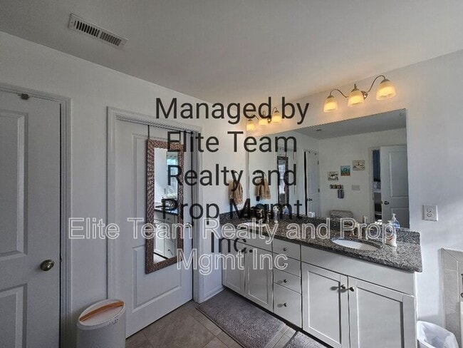 Building Photo - 990 Pennington Dr