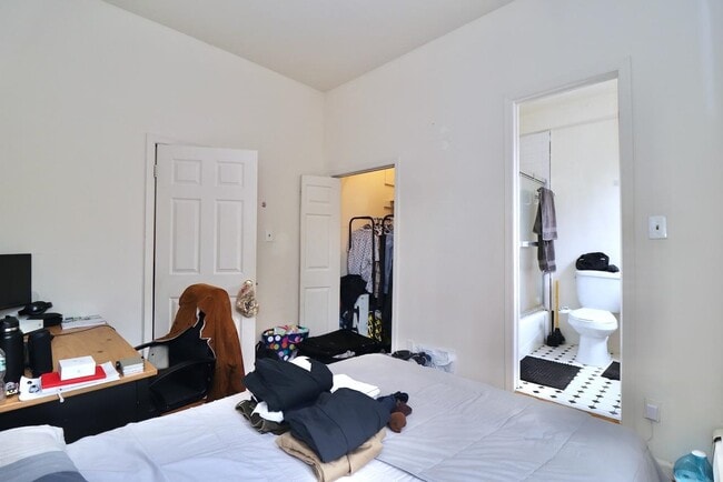 Building Photo - 415 1st St