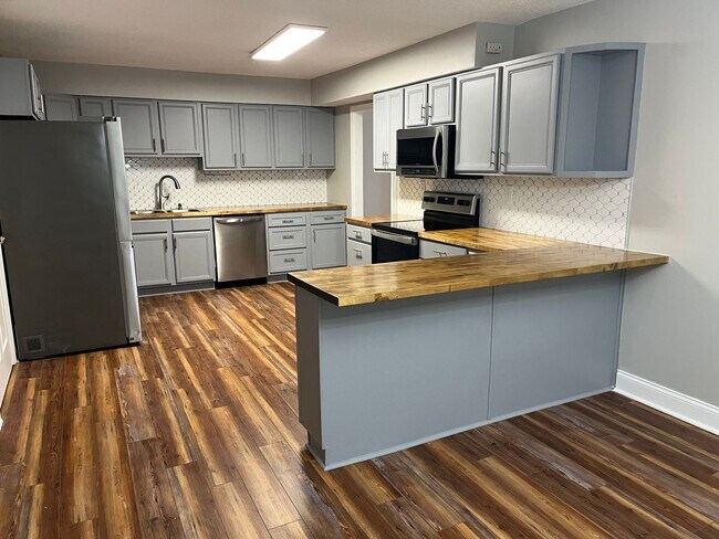 Building Photo - For Rent – Spacious 4-Bedroom Home in Knoxville