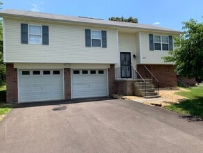 Building Photo - 3 Bedroom/2 Bath Split-Foyer Home Kingspor...