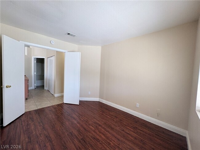 Building Photo - 1613 Crystal Chimes Dr