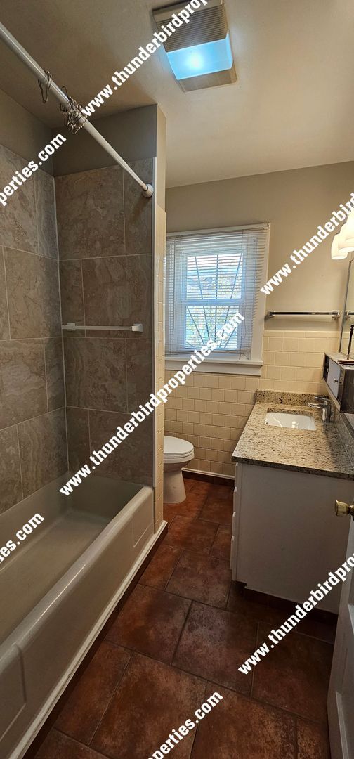 Building Photo - 607 Delamar Ave NW