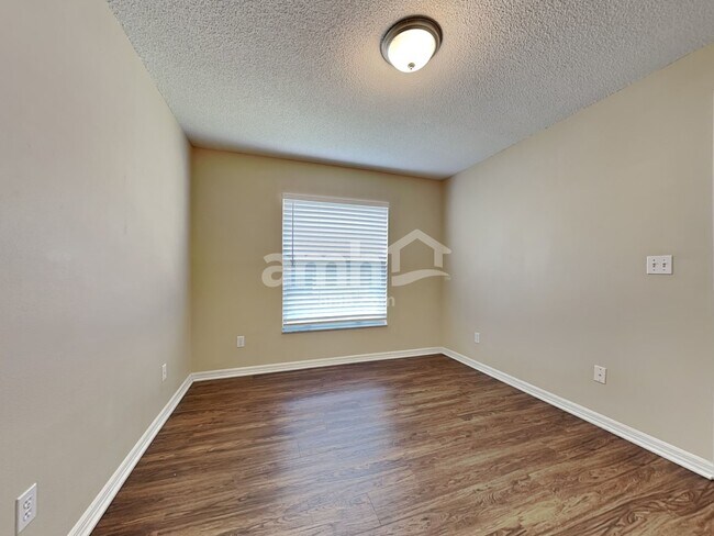 Building Photo - 1353 Crimson Clover Ln