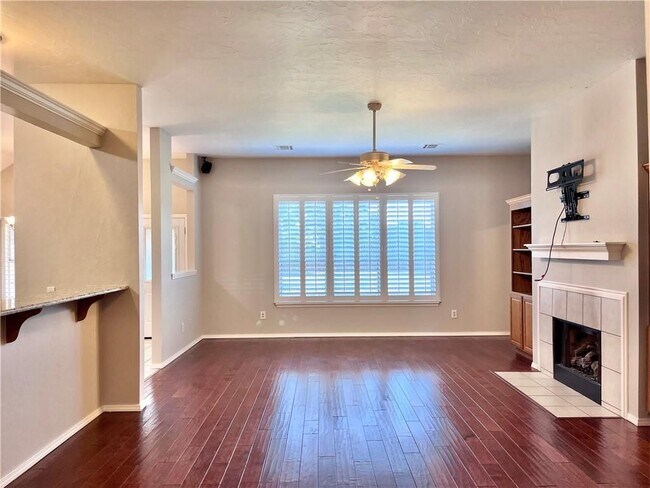 Building Photo - 901 SW 126th St