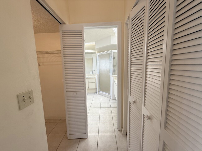 Building Photo - 5027 Panther Dr