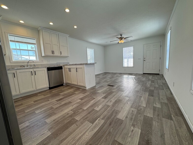 Building Photo - 317 22nd St NW