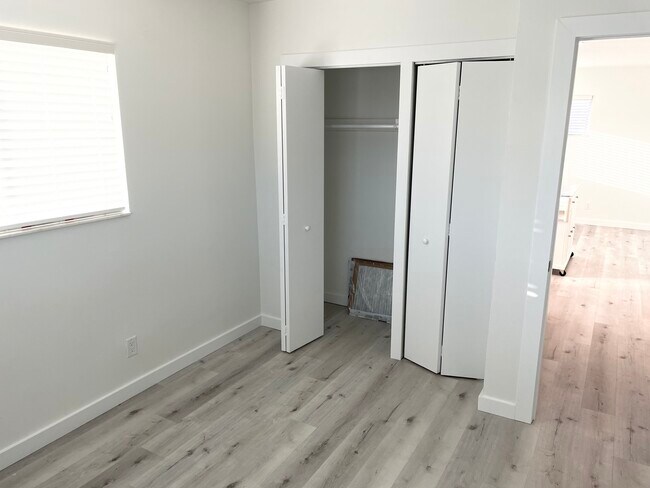 Building Photo - 4911 NE 19th Ave