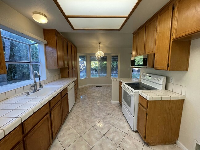 Building Photo - 1580 Rehrmann Dr