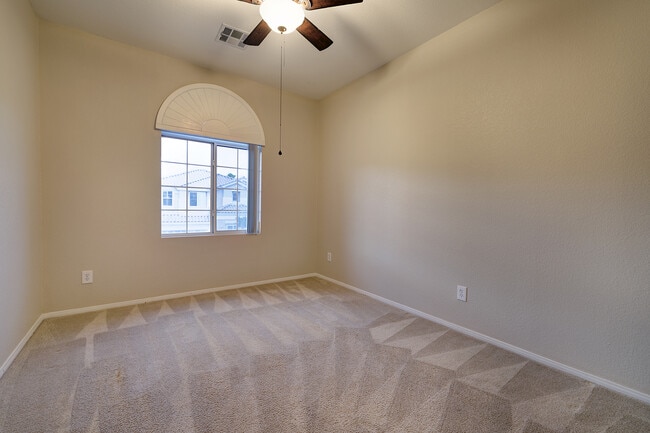 Building Photo - SUMMERLIN GATED COMMUNITY IN THE PASEOS - 4 BEDROOMS + SMALL LOFT + DEN/OFFICE
