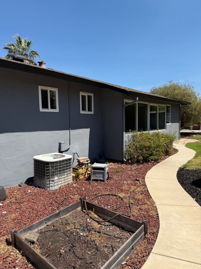 Building Photo - 1139 Lovell Ct