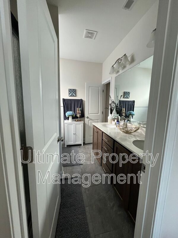 Building Photo - 1449 Lewis Landing Ave