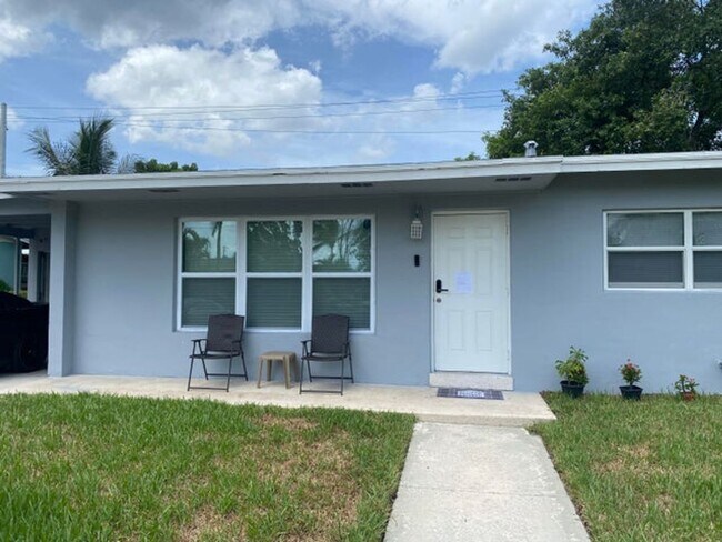 Building Photo - 1427 W Ocean Avenue, Lantana, FL 33462