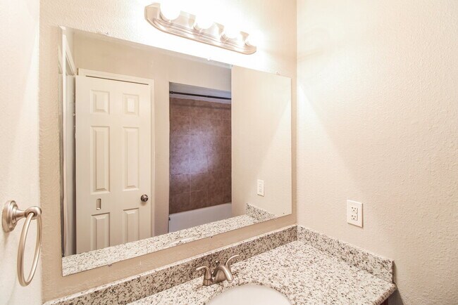 Building Photo - 3206 Teakwood Cir