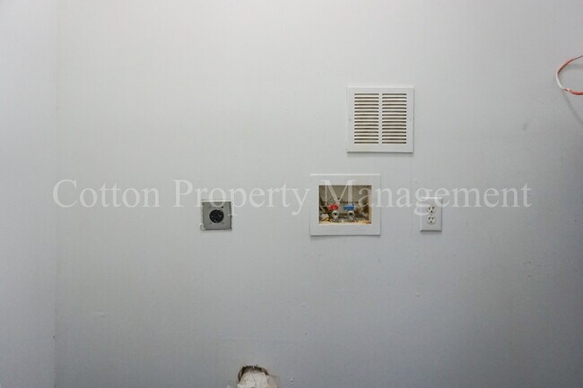 Building Photo - 2BR/1BA Apartment in Downtown Wilmington - Near Brooklyn Arts District - $1,400/Monthly - Pet Fri...