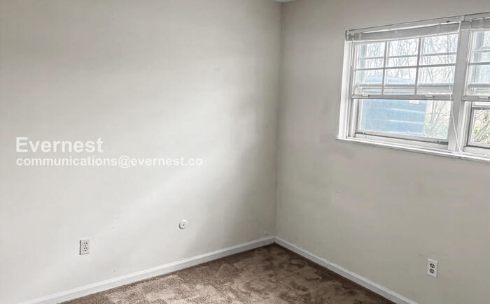 Building Photo - 1450 Slade Ave