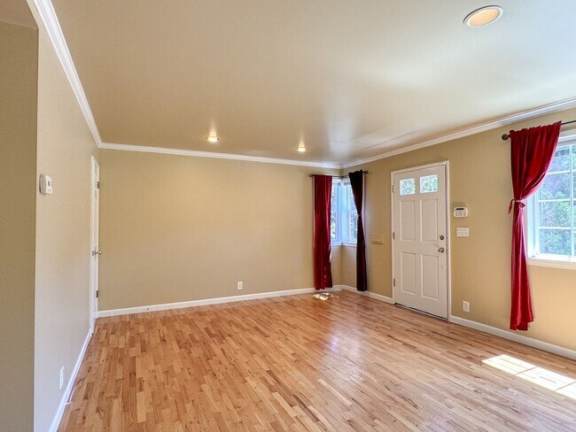 Building Photo - 356 N 77th St