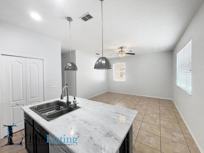 Building Photo - 11174 Savannah Landing Cir