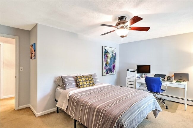 Building Photo - 28 Marigold Cir