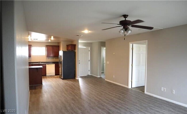 Building Photo - 200 S Mount Charleston Dr E