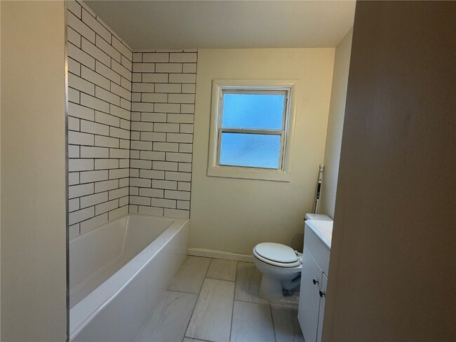 Building Photo - 1060 Loekes Dr