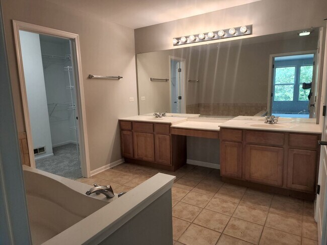 Building Photo - 1546 Clear Dr