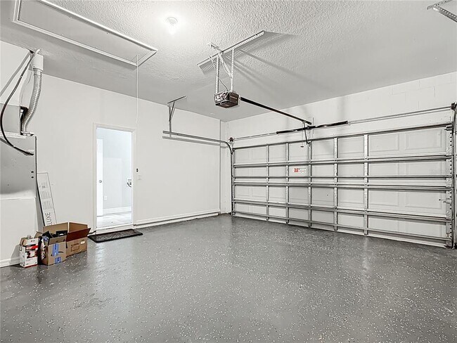 Building Photo - 550 Reddicks Cir