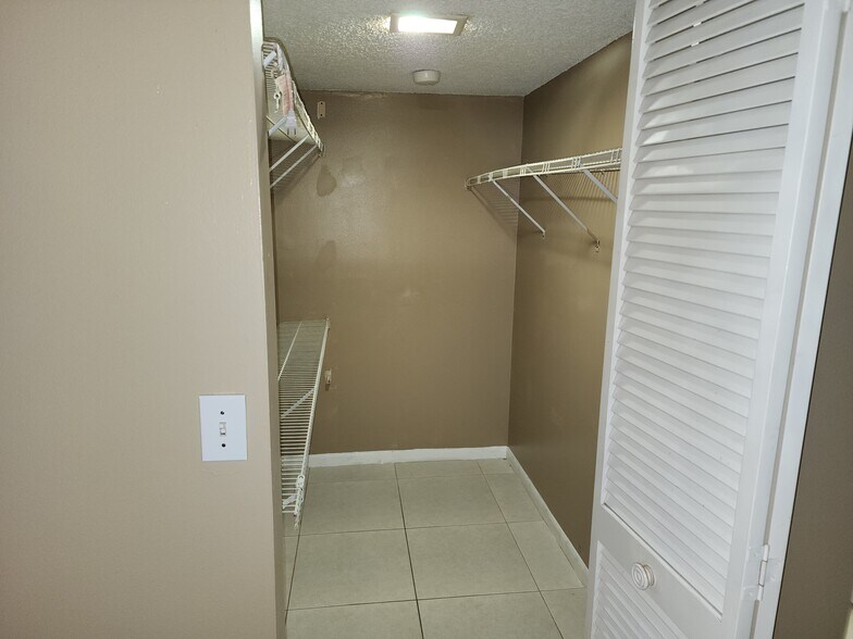 Building Photo - 8600 SW 149th Ave