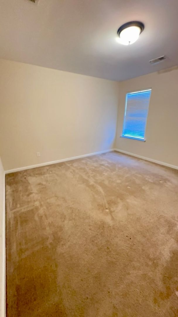 Building Photo - Experience the perfect blend of comfort & modern living in this beautiful home located in Northea...