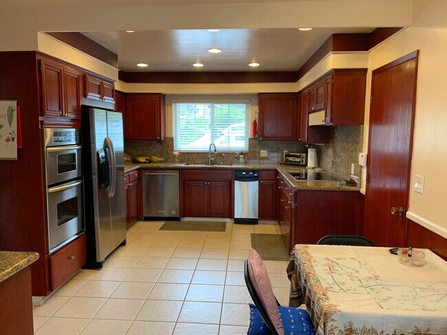 Building Photo - Stunning Del Cerro View Home with Spacious Split-Level Layout