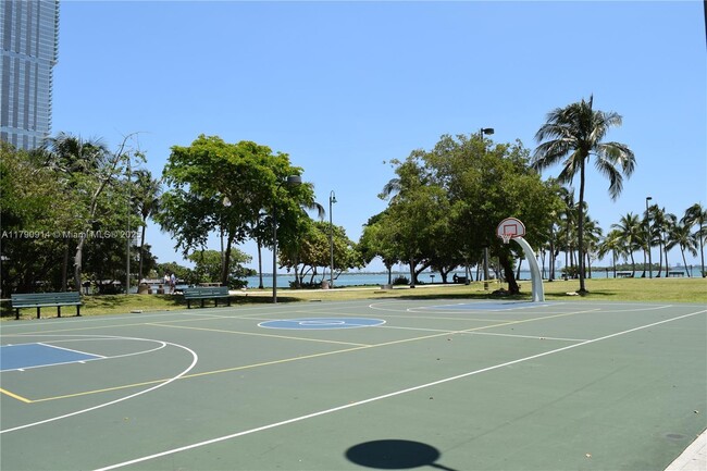 Building Photo - 1900 N Bayshore Dr