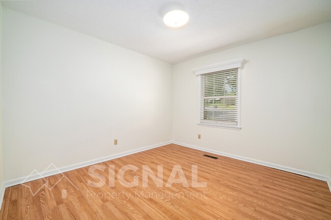 Building Photo - 2245 Tal Heim Dr