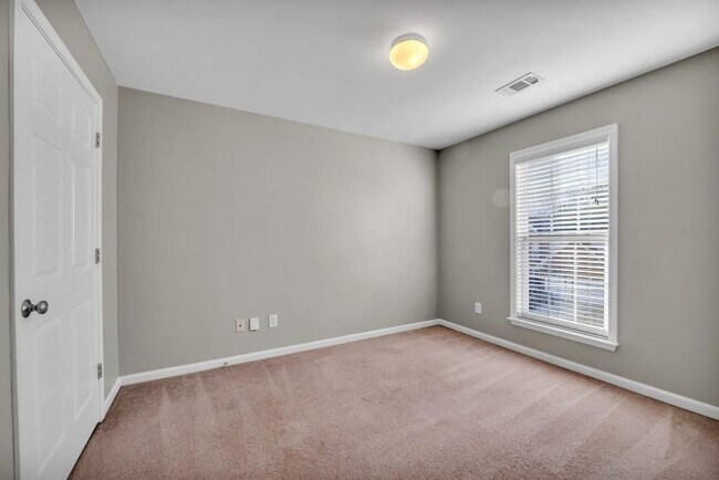 Building Photo - 701 Courageous Ct