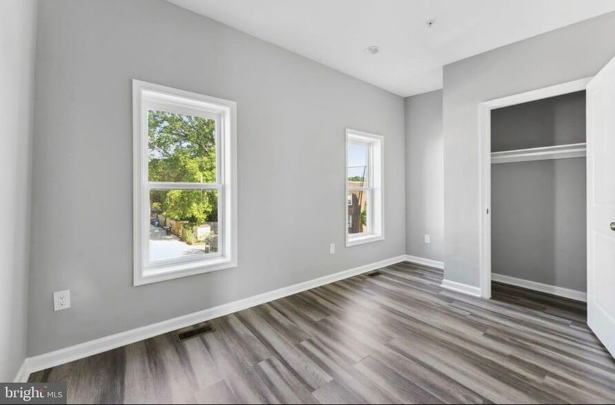 Building Photo - 624 20th St NE