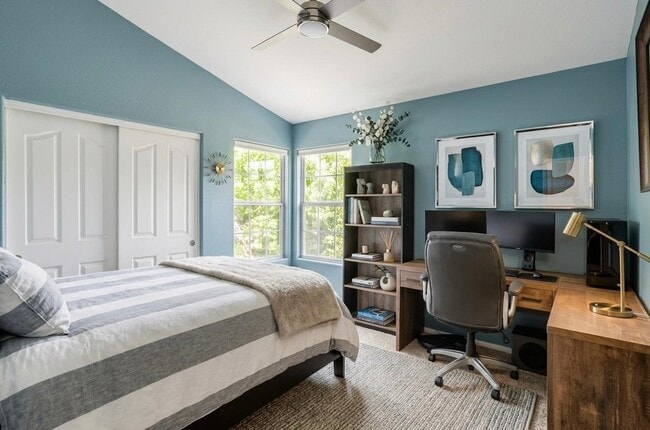 Building Photo - 13256 W Wilshire Dr