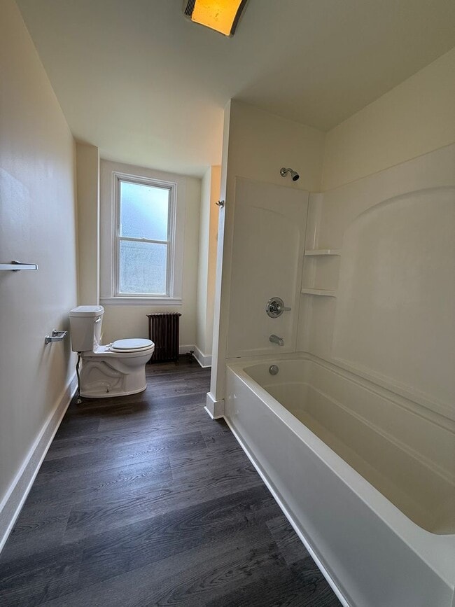 Building Photo - Updated 3 BR 2 Full Bath house w/ Yard!