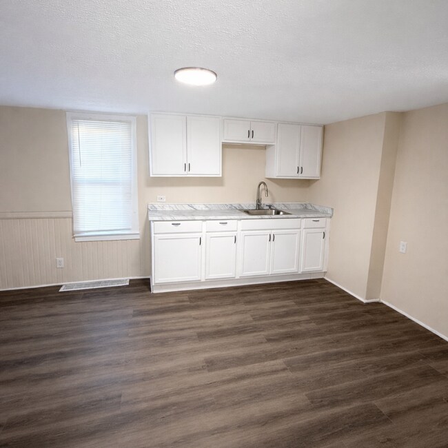 Building Photo - 8400 Medina Ave