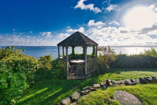 Building Photo - 73 Bayside Ave