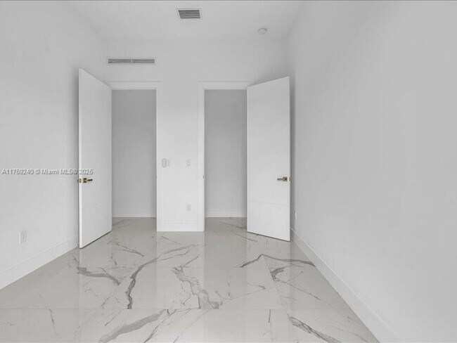 Building Photo - 16644 Botaniko Dr N