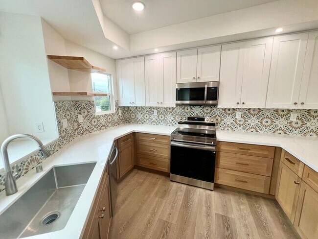 Building Photo - 669 Townsite Dr