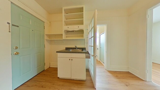 Building Photo - 1 Bedroom Apartment ~ Close to Campus