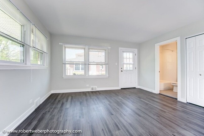 Building Photo - BEAUTIFUL MUST SEE RARE 1 BED/1 BATH REHABBED UNIT W/IN-UNIT LAUNDRY!!