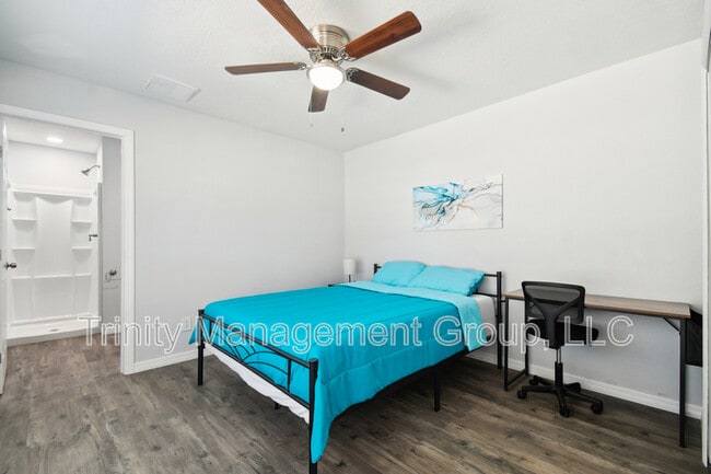 Building Photo - 1051 Dogwood Dr