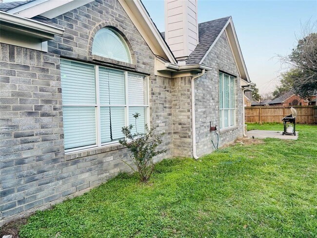 Building Photo - 20803 Lavenderwood Dr
